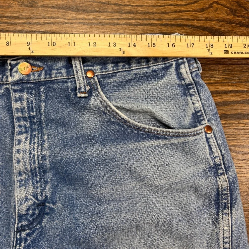 Wrangler 31MWZPW Relaxed Fit Jeans Mens 36x32 Light Wash Blue Denim Cotton